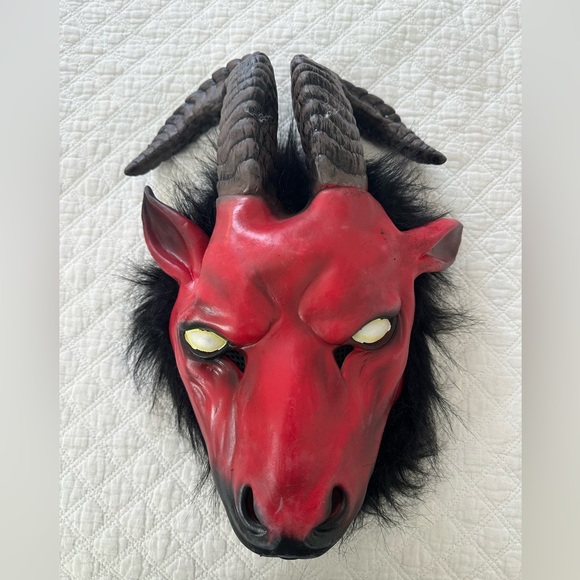 Satanic beast mask for Halloween - Picture 5 of 5